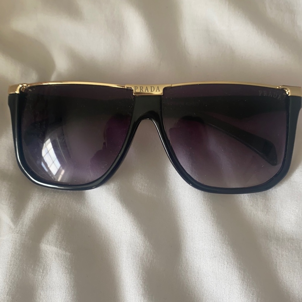 PRADA sunglasses (not authentic)